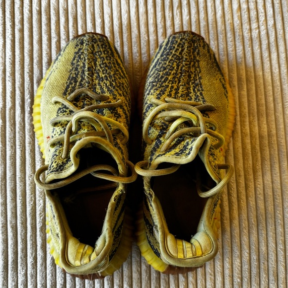 Size 5 - Semi Frozen Yellow adidas Yeezy Boost 350 V2 - used and loved - Picture 5 of 7